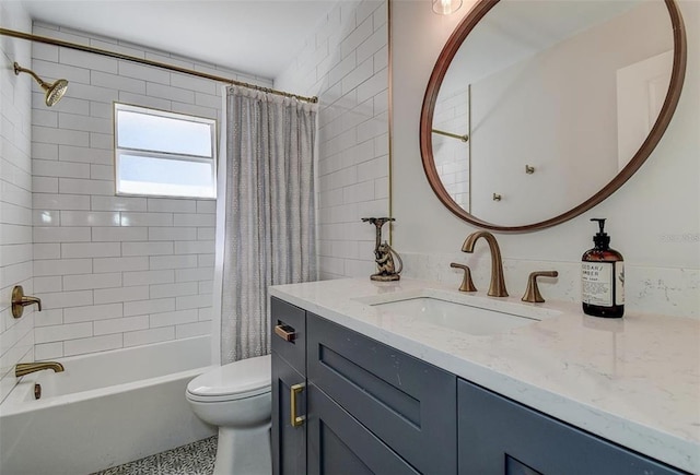 full bathroom featuring vanity, toilet, and shower / bath combo