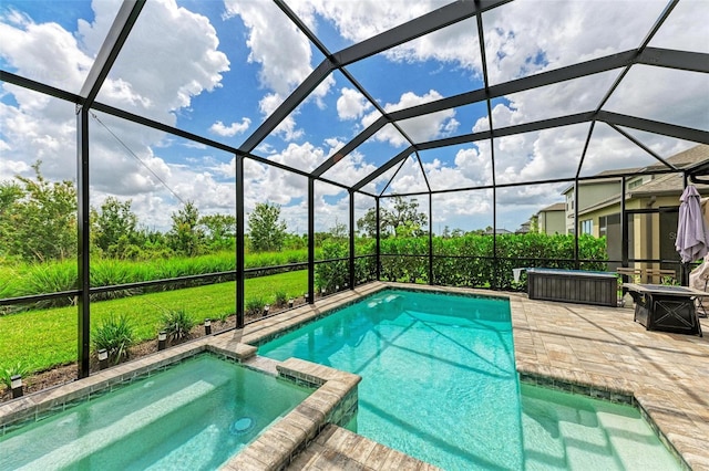 view of pool featuring an in ground hot tub, a lanai, a lawn, and a patio