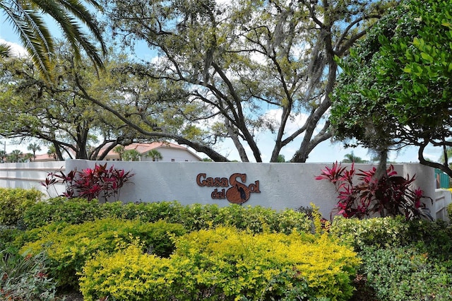 view of community / neighborhood sign