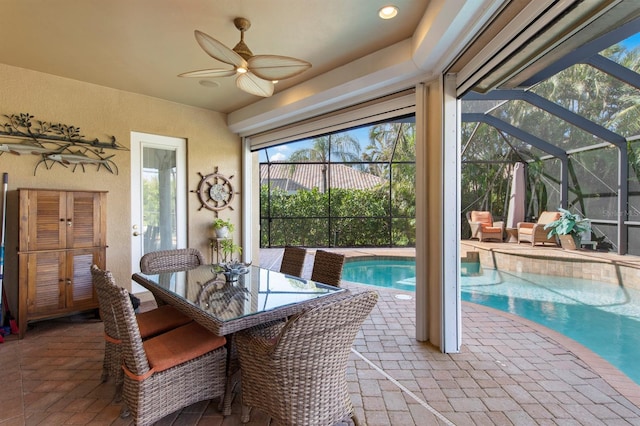 dining space with ceiling fan