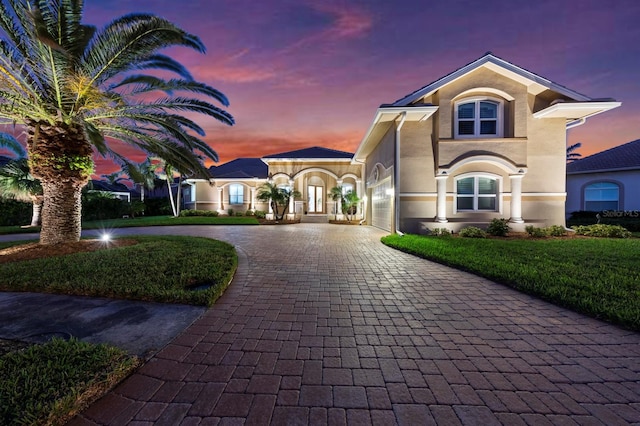 view of front of home featuring a lawn