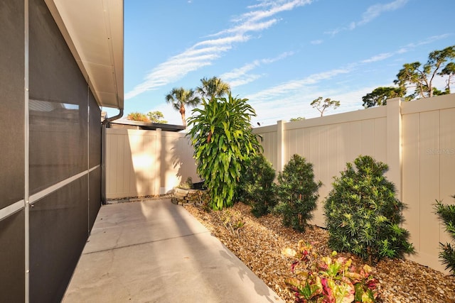 view of yard featuring a patio