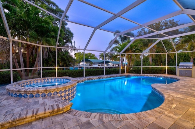 pool at dusk featuring a grill, a lanai, a patio area, and an in ground hot tub