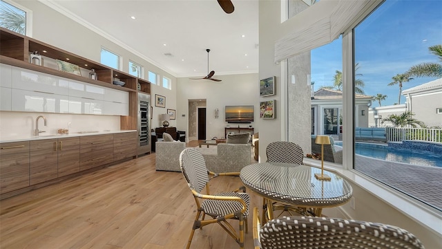 dining space featuring a wealth of natural light, light hardwood / wood-style floors, and ceiling fan