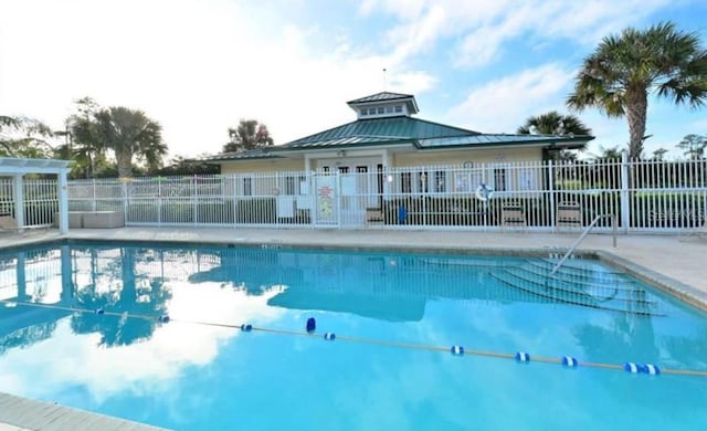 view of swimming pool