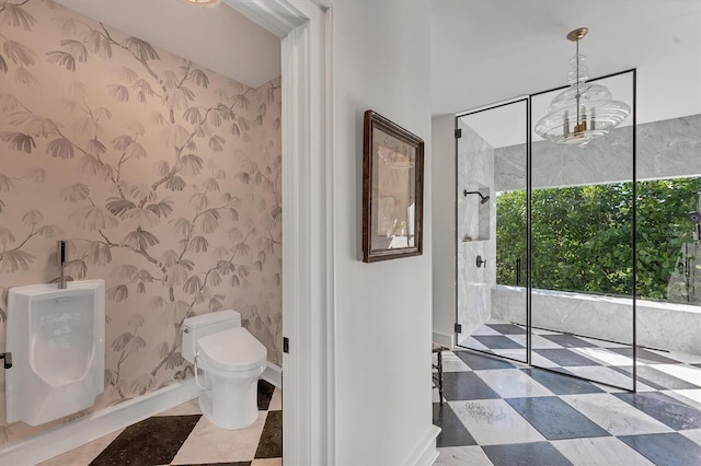 bathroom featuring toilet and a chandelier