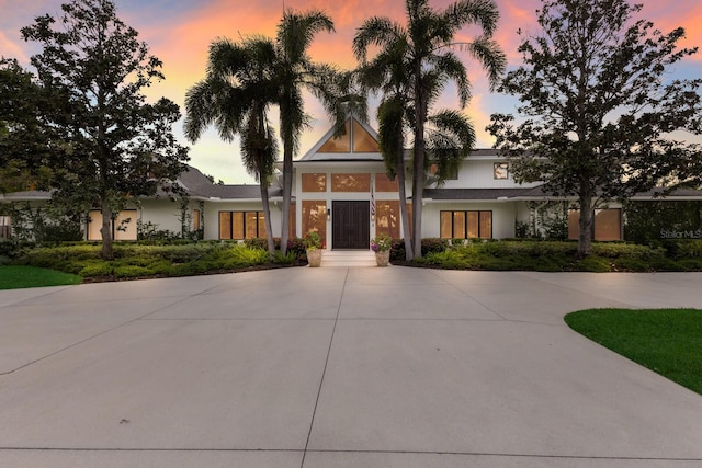 view of front of home with curved driveway