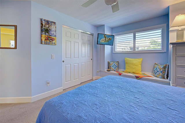 bedroom with ceiling fan, carpet floors, a textured ceiling, and a closet