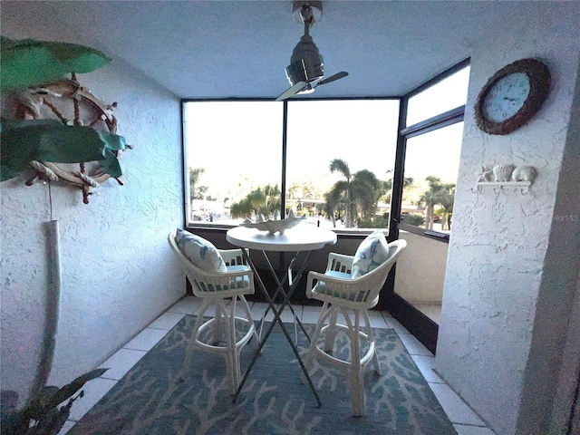 sunroom with ceiling fan