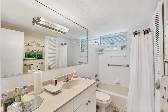 full bathroom featuring toilet, a textured ceiling, vanity, shower / bath combination with curtain, and decorative backsplash