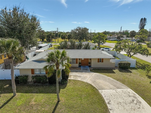 single story home featuring a front lawn