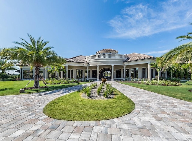 view of front of house with a front lawn