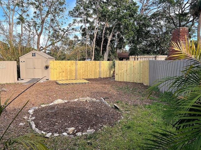 view of yard featuring a storage shed