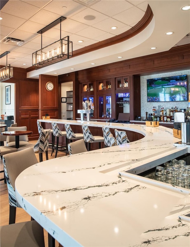 7460 Monte Verde, Sarasota, FL 34238 - indoor wet bar with recessed lighting and hanging light fixtures