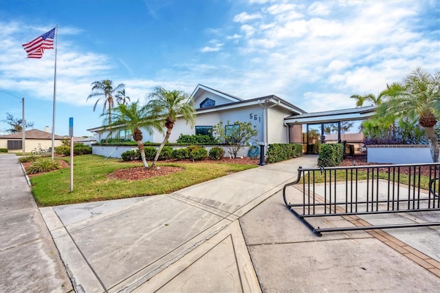 view of front of home featuring a front lawn