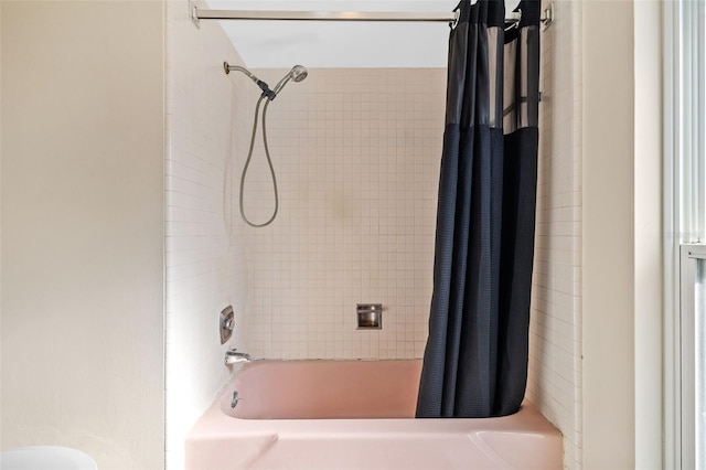 bathroom featuring shower / bath combo with shower curtain