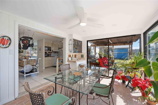 sunroom featuring ceiling fan