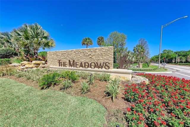 view of community / neighborhood sign