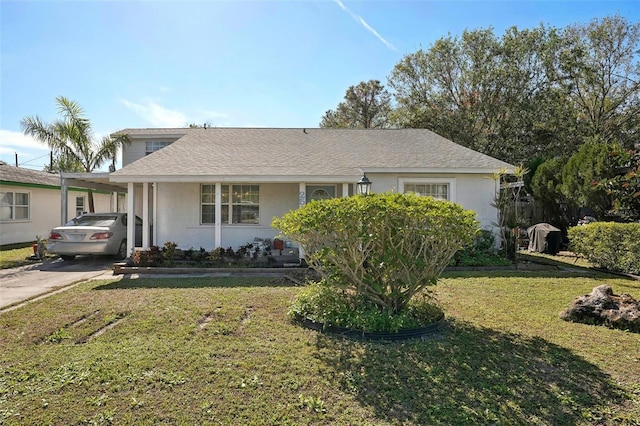 view of front facade featuring a carport and a front lawn