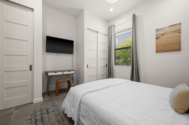 bedroom featuring a closet