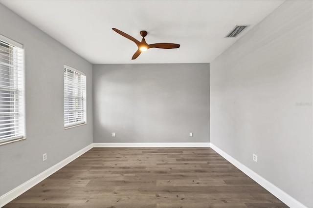 unfurnished room featuring dark wood-type flooring and ceiling fan