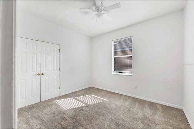 carpeted empty room featuring ceiling fan