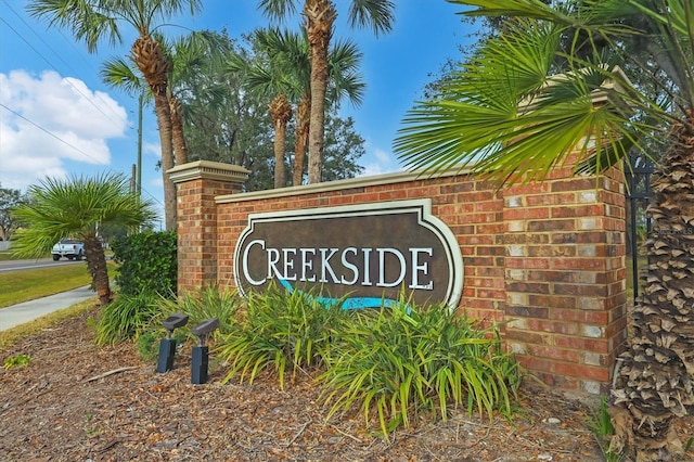 view of community / neighborhood sign