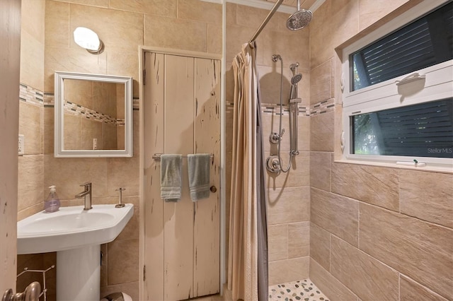 bathroom featuring a shower with curtain