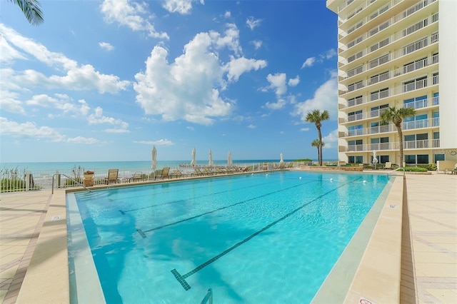 view of swimming pool featuring a water view