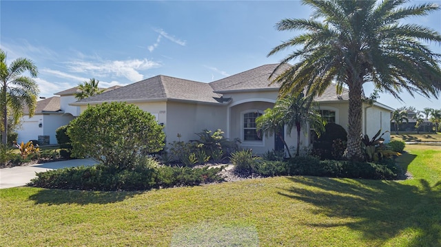 view of front of home featuring a front lawn