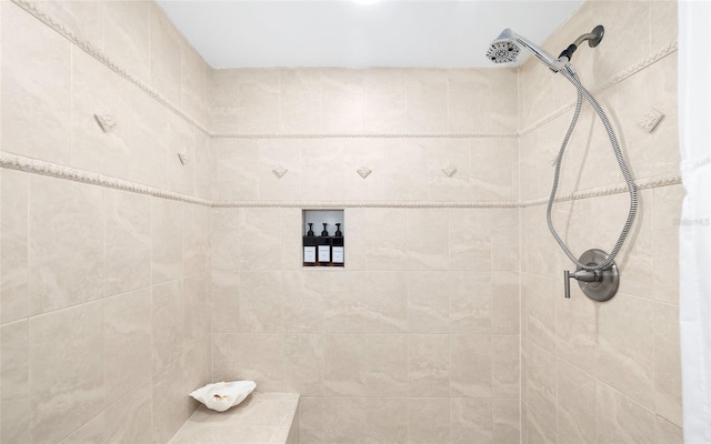 bathroom featuring tiled shower