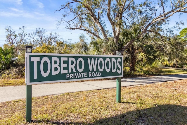 view of community / neighborhood sign