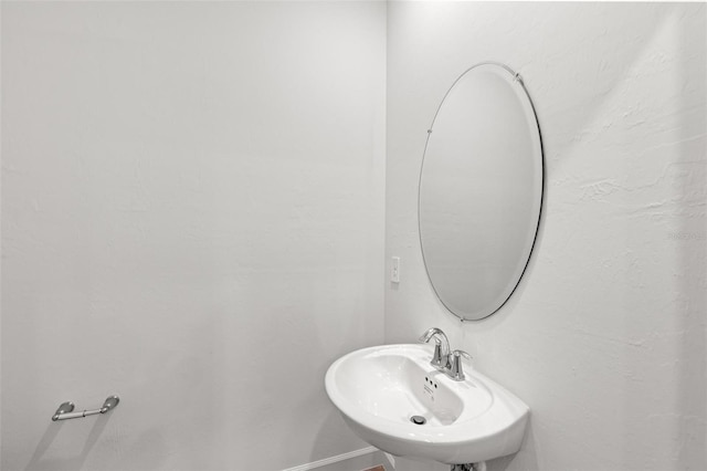 bathroom featuring sink