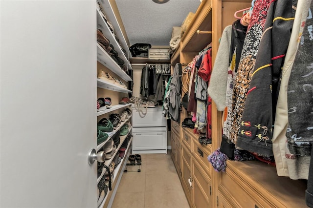 walk in closet featuring light tile patterned floors