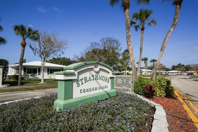 view of community / neighborhood sign