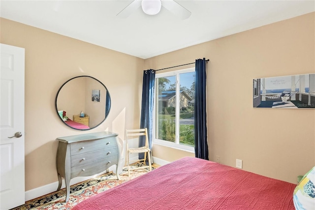 bedroom with ceiling fan