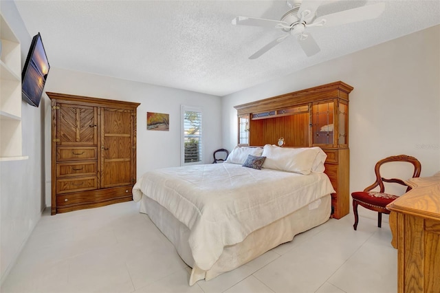 bedroom featuring ceiling fan and a textured ceiling