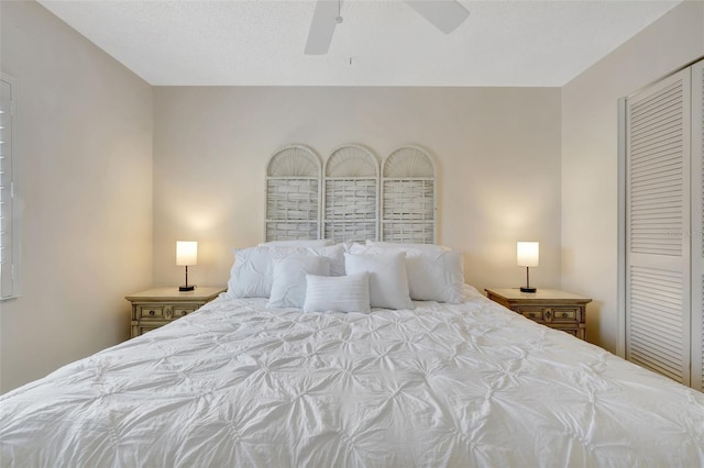 bedroom featuring ceiling fan and a closet