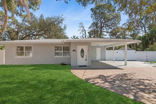 single story home featuring a carport and a front yard