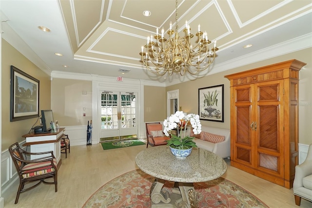 living area with crown molding and a chandelier