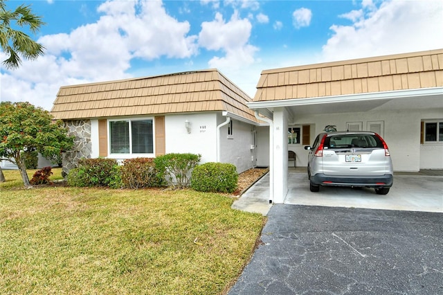 view of front of property with a carport and a front yard