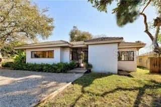 view of front of property with a front yard