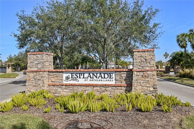 view of community / neighborhood sign