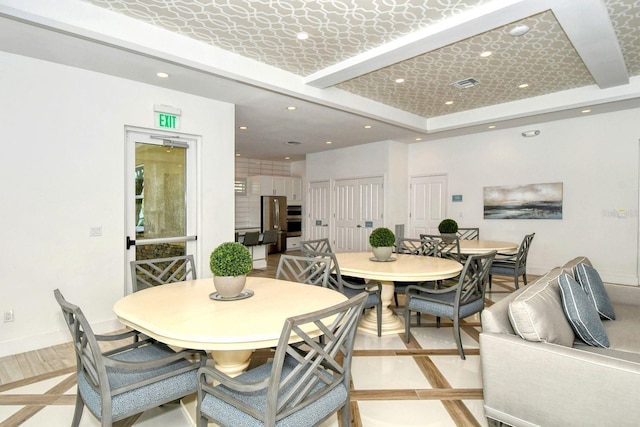 dining space featuring recessed lighting, visible vents, and baseboards