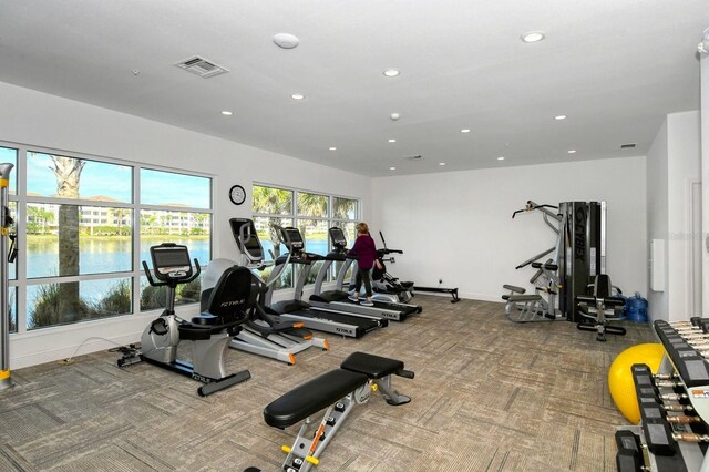 workout area with baseboards, carpet floors, visible vents, and recessed lighting