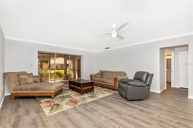 living room featuring crown molding, light hardwood / wood-style flooring, and ceiling fan