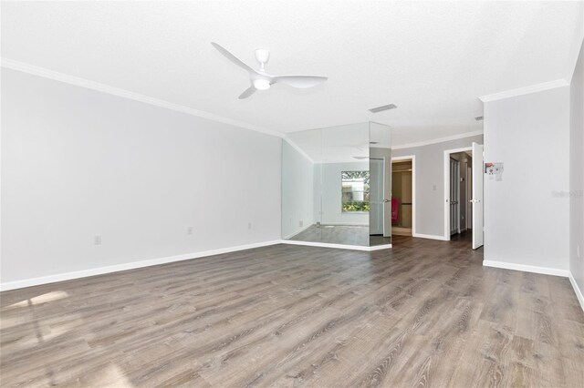 unfurnished room with ceiling fan, ornamental molding, a textured ceiling, and light wood-type flooring