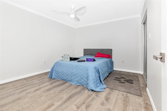 bedroom featuring light hardwood / wood-style flooring, ornamental molding, and ceiling fan