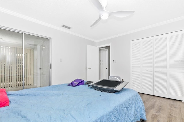 bedroom with ornamental molding, ceiling fan, and light wood-type flooring