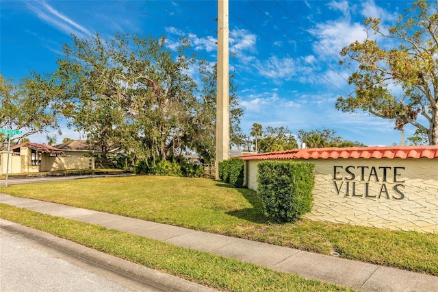 community / neighborhood sign with a yard